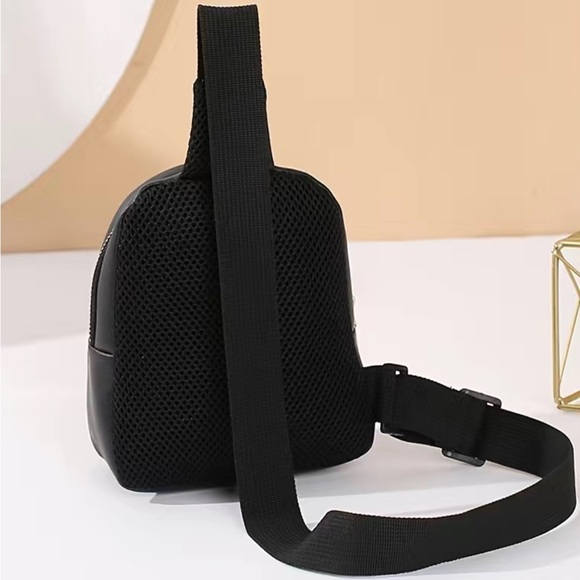 NEW Small Argyle Quilted Sling Crossbody Bag - Picture 3 of 5